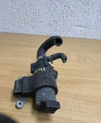 Mercedes-Benz E W210 Coolant heater control valve A2108300114 D6128