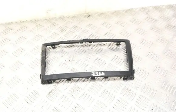 Toyota Avensis T270 Radio/GPS head unit trim 0519005210 55405230