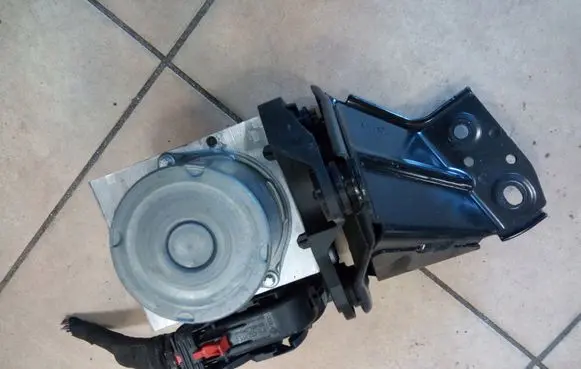 Seat Ibiza V (KJ) ABS Pump 2Q0614517AA NE54959