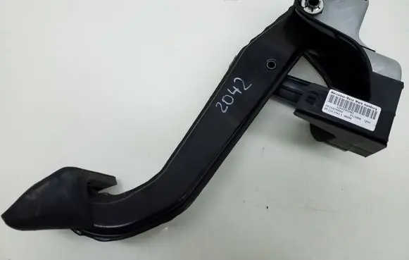 Mercedes-Benz E W212 Brake pedal A2042902001