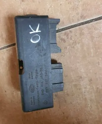 Volkswagen PASSAT B3 Climate control unit 5HB00646300 357907041A