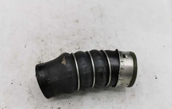 BMW 3 E90 E91 Intercooler pipe mounting bracket NOCODE