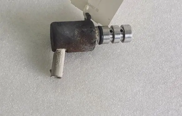 Porsche Macan (95B) Camshaft vanos timing valve 06K115243R