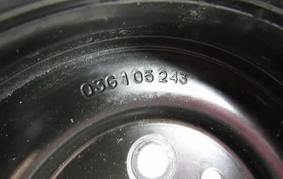 Volkswagen Touran I Crankshaft pulley 03G105243