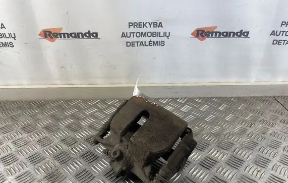 Volkswagen PASSAT B8 Front brake caliper 6798D