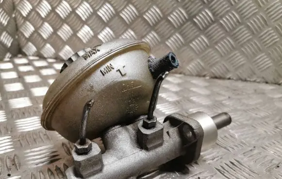 Audi A6 S6 C4 4A Master brake cylinder 8D0611301