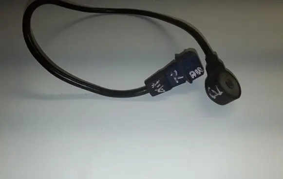 Volkswagen PASSAT B4 Detonation knock sensor KS1054905377