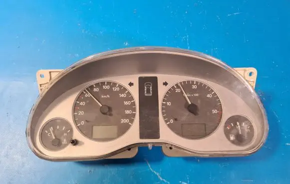 Volkswagen Sharan Speedometer (instrument cluster) 7M0920821R