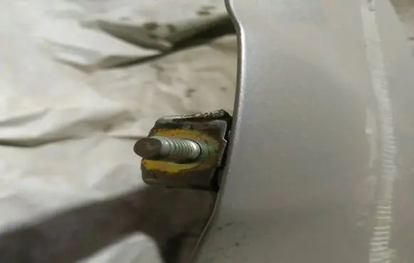 Tailgate/trunk/boot hinge