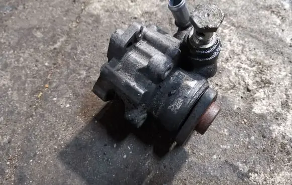Audi A6 S6 C5 4B Power steering pump