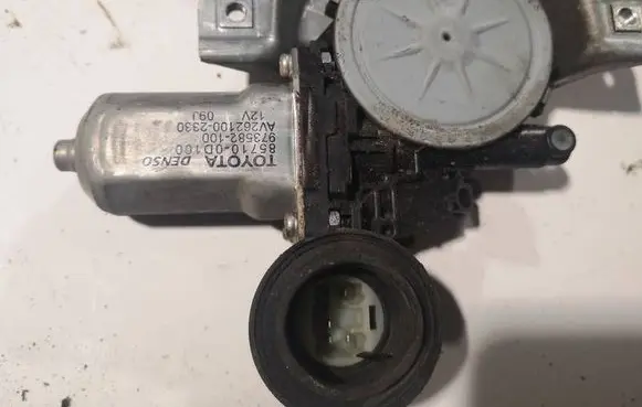 Toyota Yaris Front door window regulator motor 857100d100