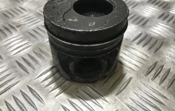 Volkswagen PASSAT B5 Piston 79l79 mahle