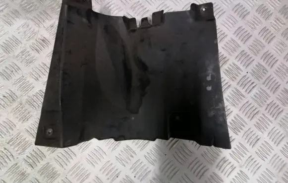 Front wheel arch liner splash guards