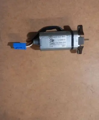 Mercedes-Benz C W203 Seat adjustment motor A2038203642