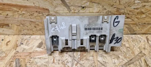 Toyota Verso Fuse module 826200F020 0990G513
