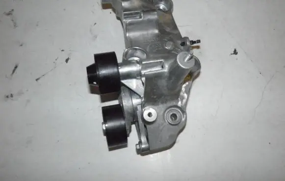 Opel Movano B Generator/alternator bracket 