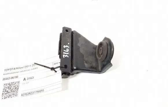 Radiator mount bracket