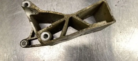 Volvo S80 Engine mounting bracket 9475771