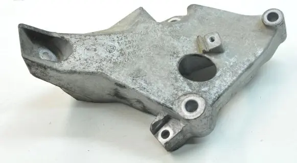 BMW 1 E81 E87 Engine mounting bracket 6775041