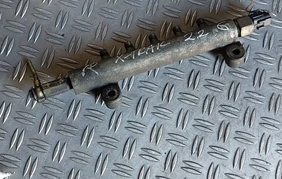 Nissan X-Trail T30 Fuel main line pipe 6070