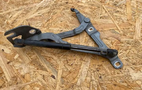 Audi A4 S4 B5 8D Tailgate/trunk/boot hinge 8D5827301A