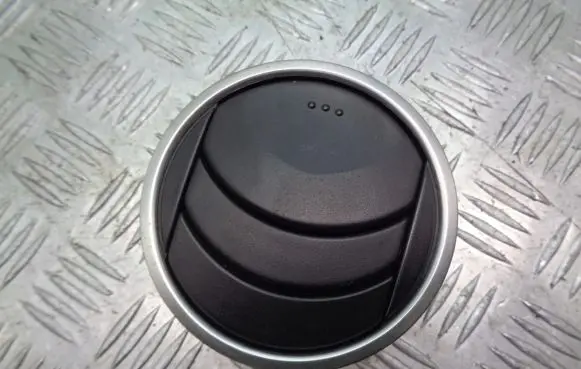 Mazda 6 Dashboard side air vent grill/cover trim