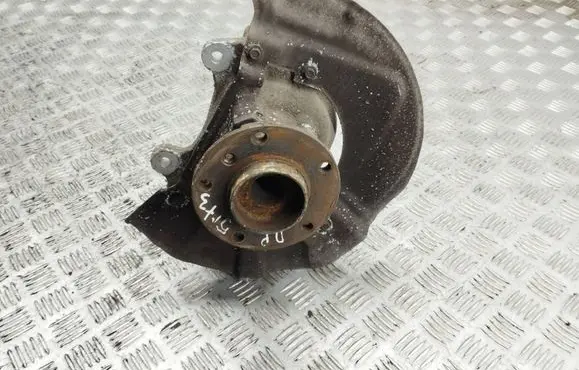 BMW 5 E60 E61 Front wheel hub