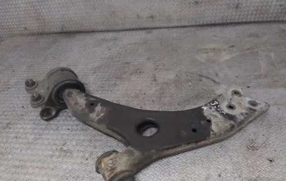 Ford Focus Front lower control arm/wishbone