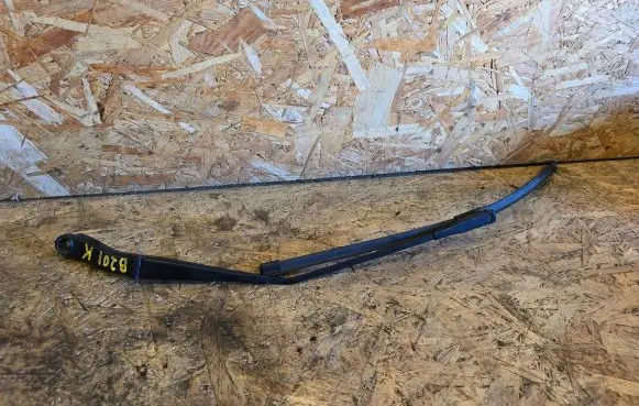 Mercedes-Benz B W245 Front wiper blade arm A1698200140