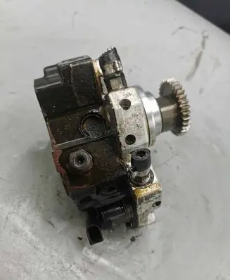 Mercedes-Benz R W251 Fuel injection high pressure pump A6420700501 0445010145