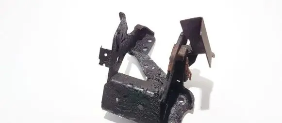 Nissan Murano Z50 Engine mounting bracket