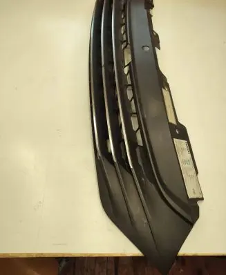 Iveco Daily 6th gen Front bumper upper radiator grill 5802075839