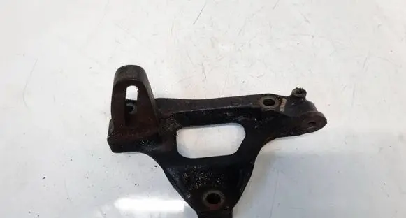 Honda Civic Engine mounting bracket 