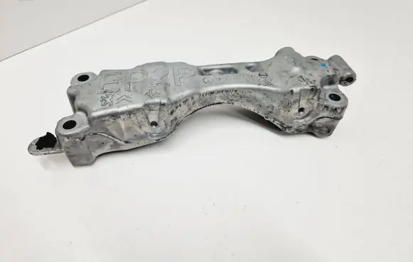 Peugeot 308 Engine mounting bracket 9673585680