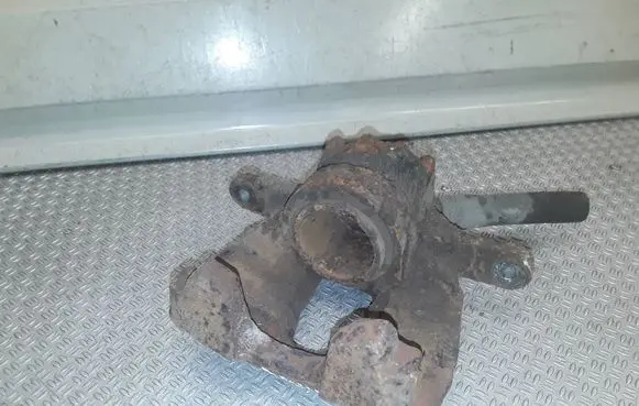 Peugeot 308 Front brake caliper 