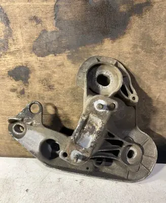 Audi A6 S6 C6 4F Engine mounting bracket 4F0199351E
