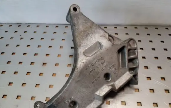 Volkswagen PASSAT B6 Engine mounting bracket 03L199207