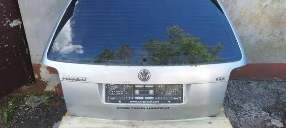Volkswagen PASSAT B5.5 Rear windscreen/windshield window