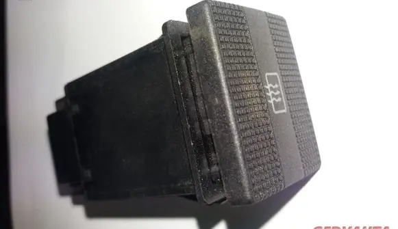 Volkswagen Golf III Windscreen/window heater switch 1H0959621B