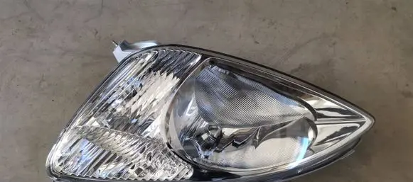 Toyota Prius (XW10) Headlight/headlamp 8117047040