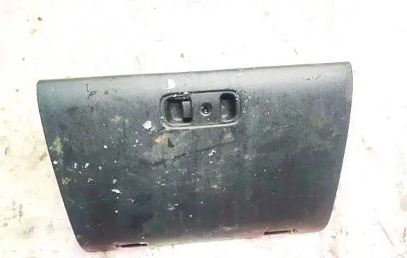 Mitsubishi Pajero Glove box