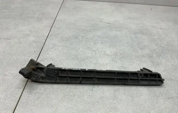 Opel Zafira C Front bumper mounting bracket 13300778