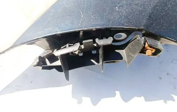 Renault Megane III Front bumper mounting bracket