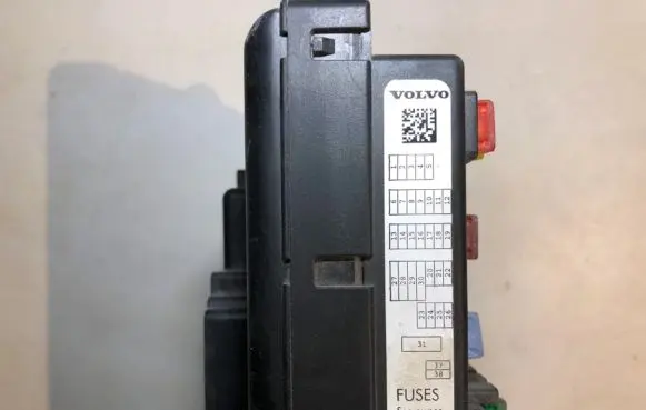Volvo XC90 Fuse module 30728512