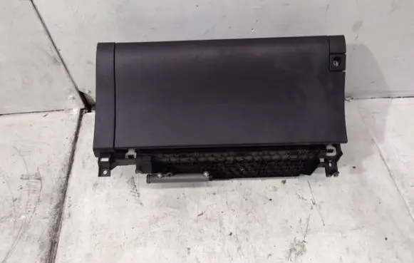 Lexus CT 200H Glove box