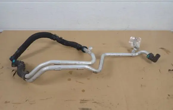 Jaguar XJ X351 Engine coolant pipe/hose DW9318C553AA
