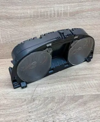 Volkswagen PASSAT B7 Speedometer (instrument cluster) 3AA920970E