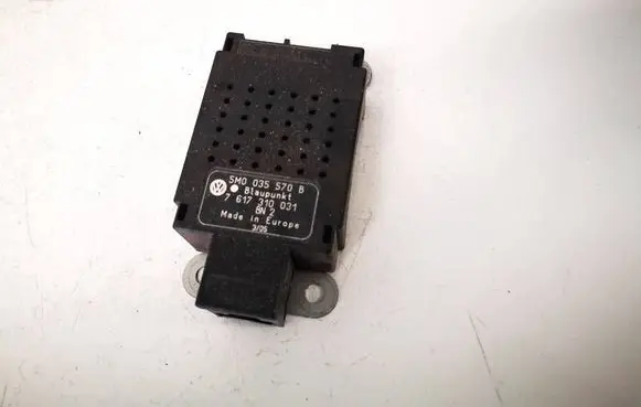 Volkswagen Golf Plus Antenna control unit 5M0035570B