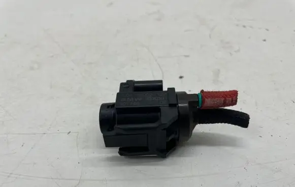 BMW 1 F20 F21 Vacuum valve 8570591