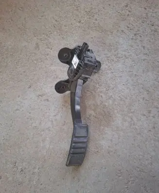 Ford Mustang VI Accelerator throttle pedal 41611C0681AD E1606D0118 CR339F836BB